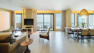 Caja de seguridad en la habitación, escritorio y cortinas blackout