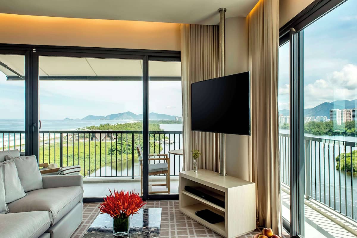 Suite (Ocean Lagoon) | Safe på rommet, skrivebord, blendingsgardiner og lydisolert