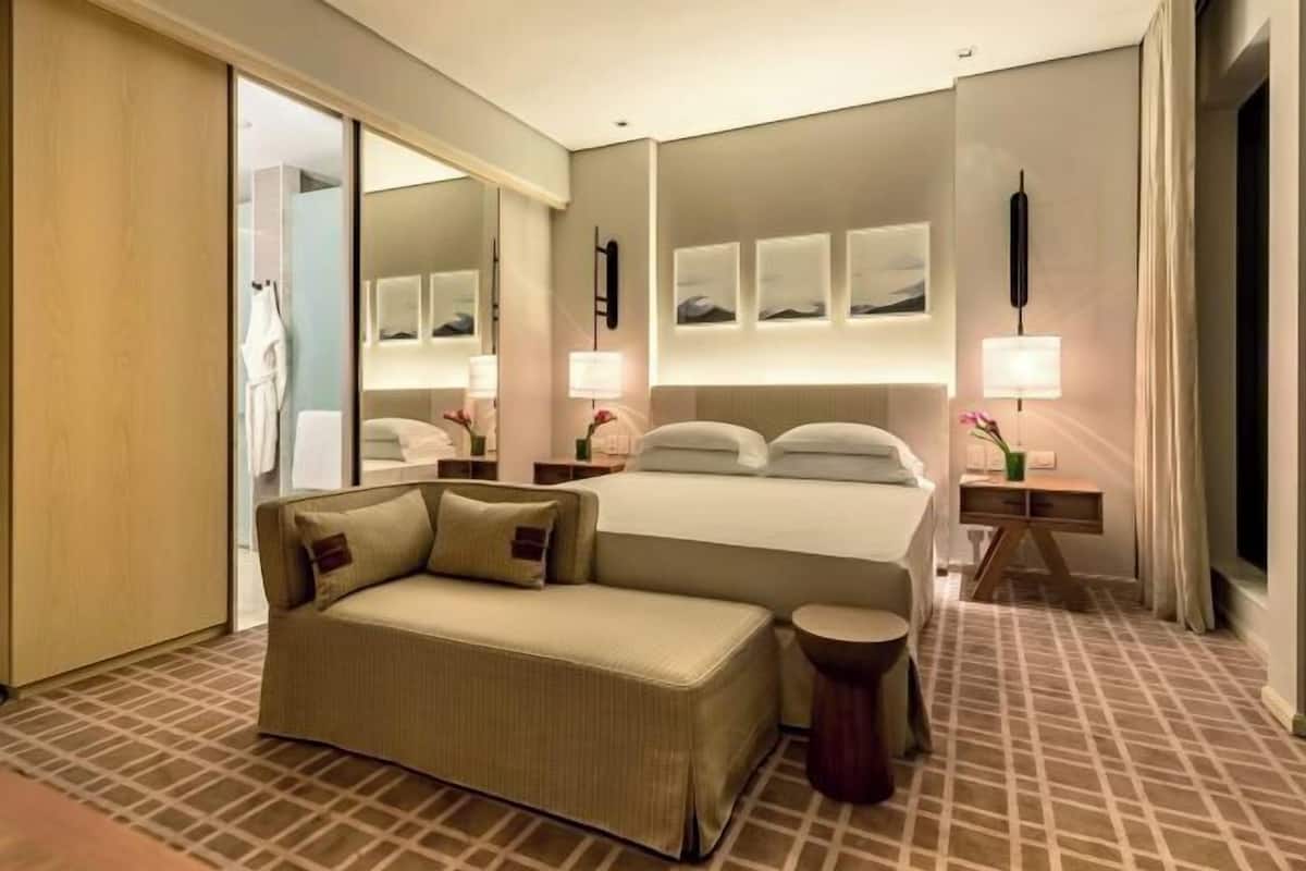 In-room safe, desk, blackout drapes, soundproofing