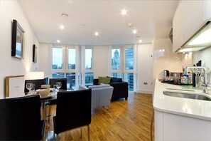 スタンダード アパートメント 1 ベッドルーム | リビング エリア | 液晶テレビ