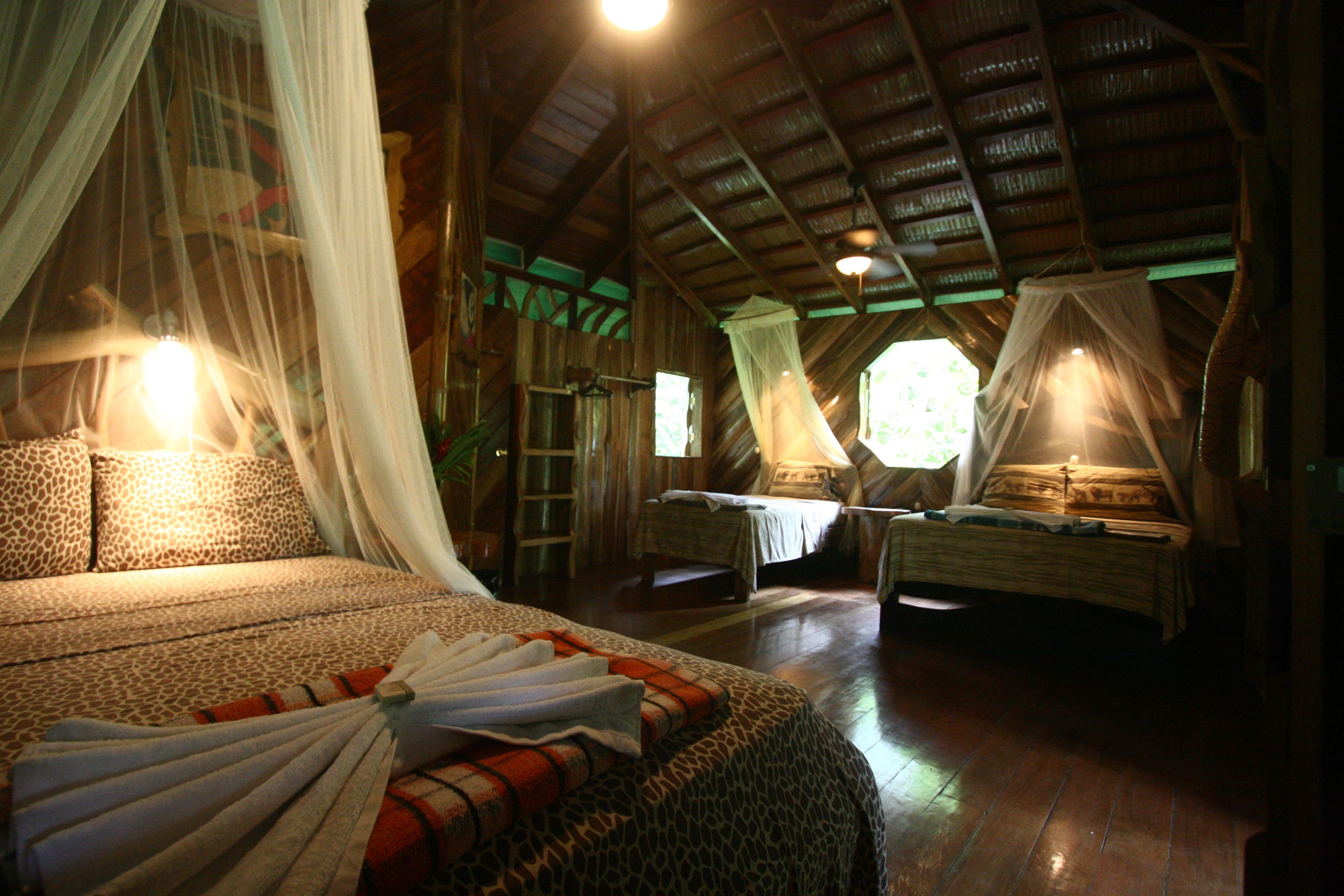 3 Bed Bungalow A (1 Queen, 1 Double & 1 Single Bed) | Ropa de cama de alta calidad, caja fuerte, wifi gratis y ropa de cama