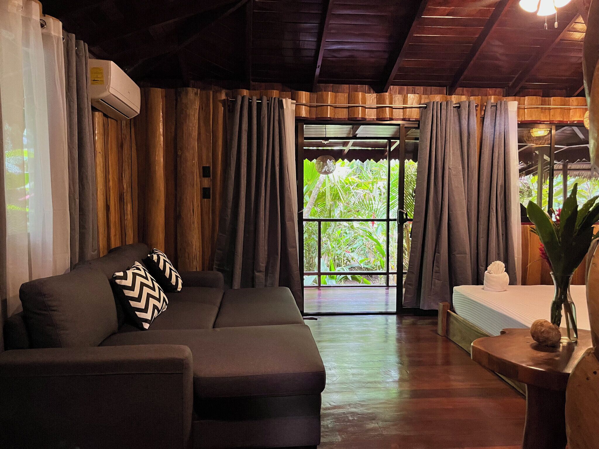 2 Bed Bungalow A  | Hochwertige Bettwaren, Zimmersafe, kostenloses WLAN, Bettwäsche