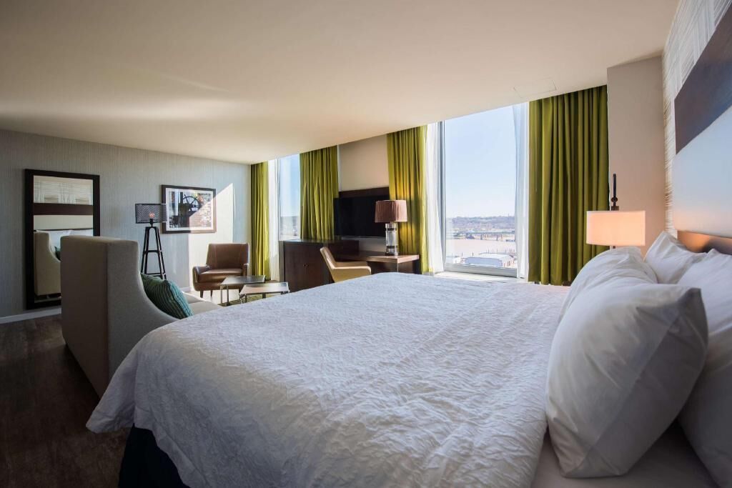 Premium bedding, in-room safe, desk, blackout drapes