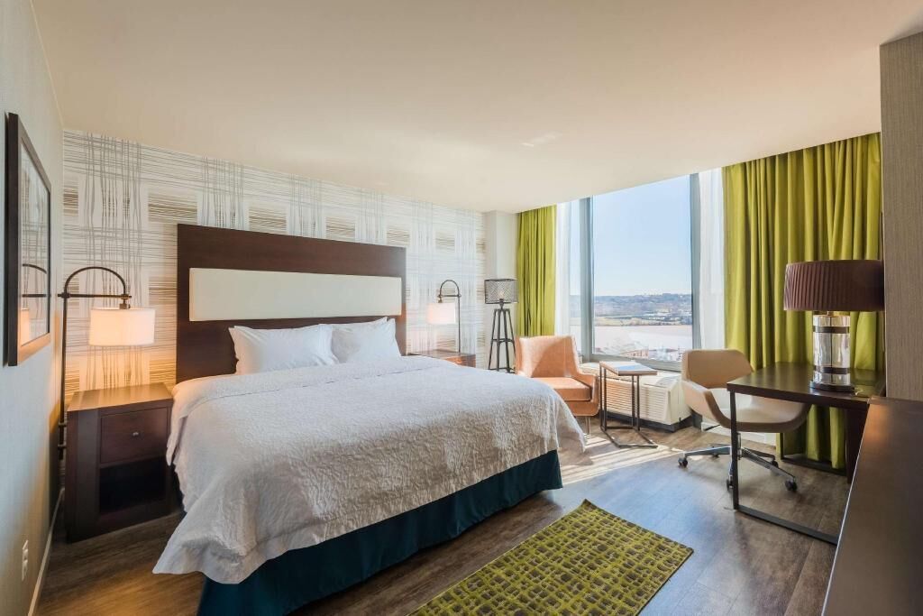 Premium bedding, in-room safe, desk, blackout drapes