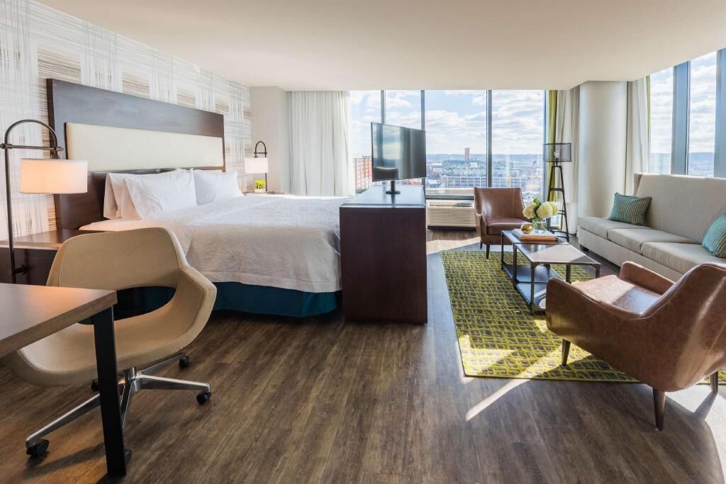 Premium bedding, in-room safe, desk, blackout drapes