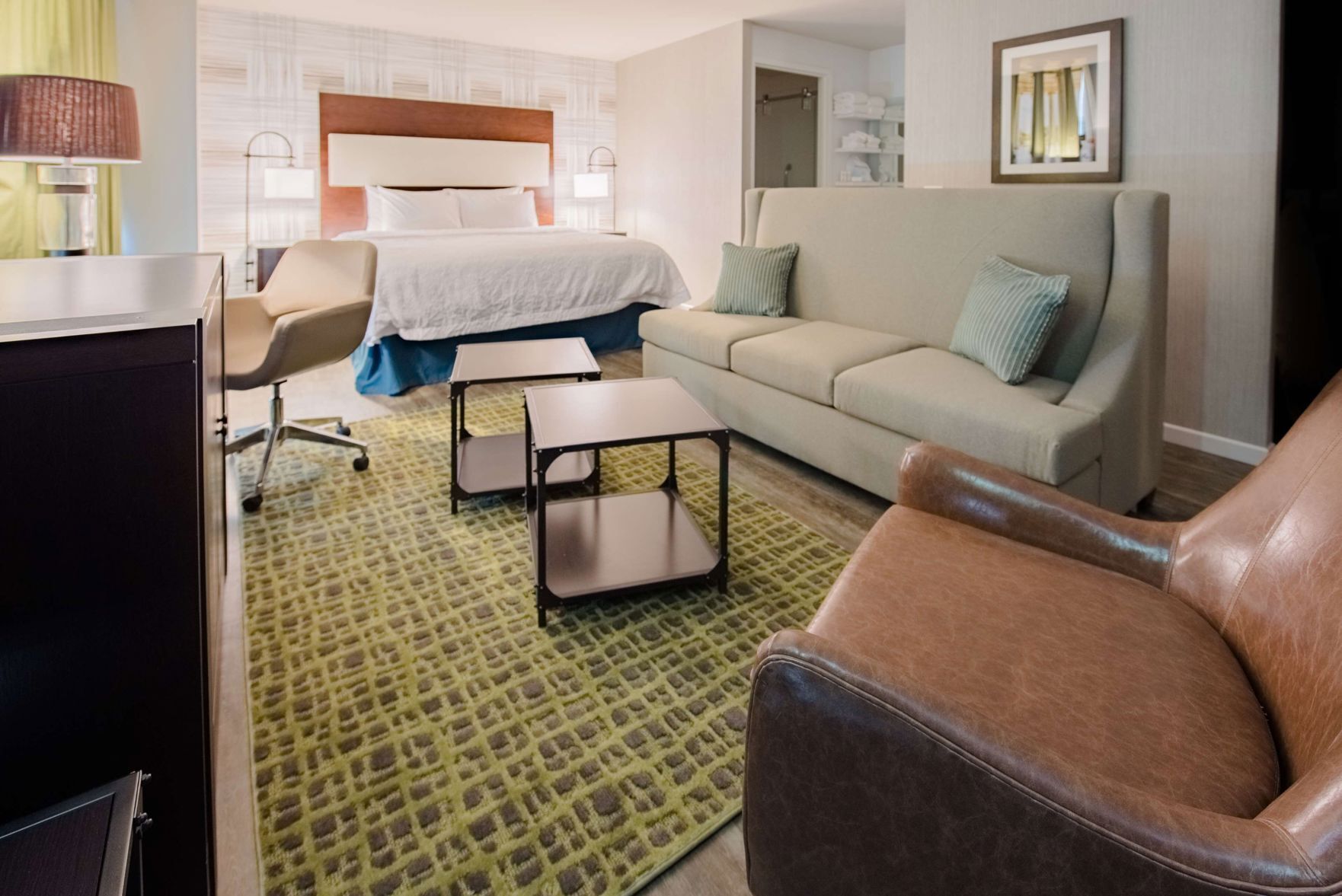 Premium bedding, in-room safe, desk, blackout drapes