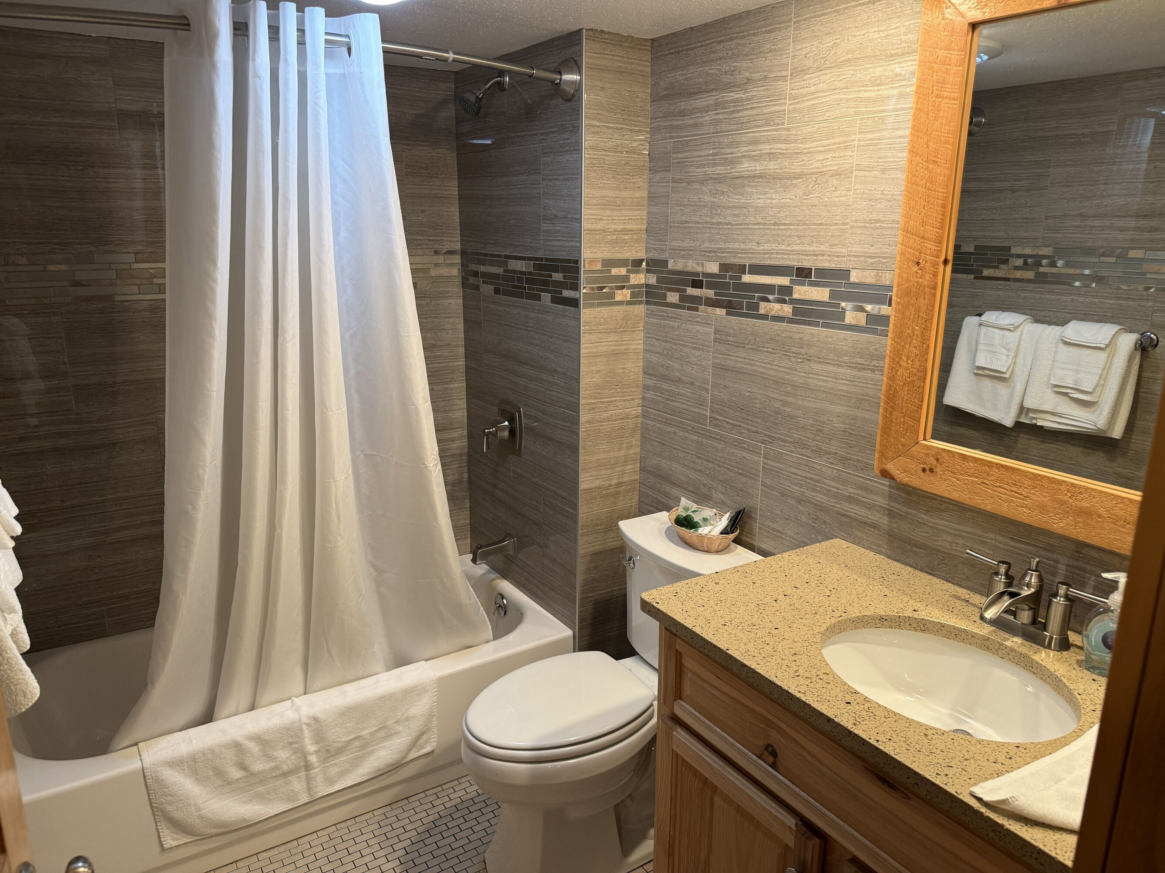 Family Suite, 3 Bedrooms, Kitchen | Bathroom