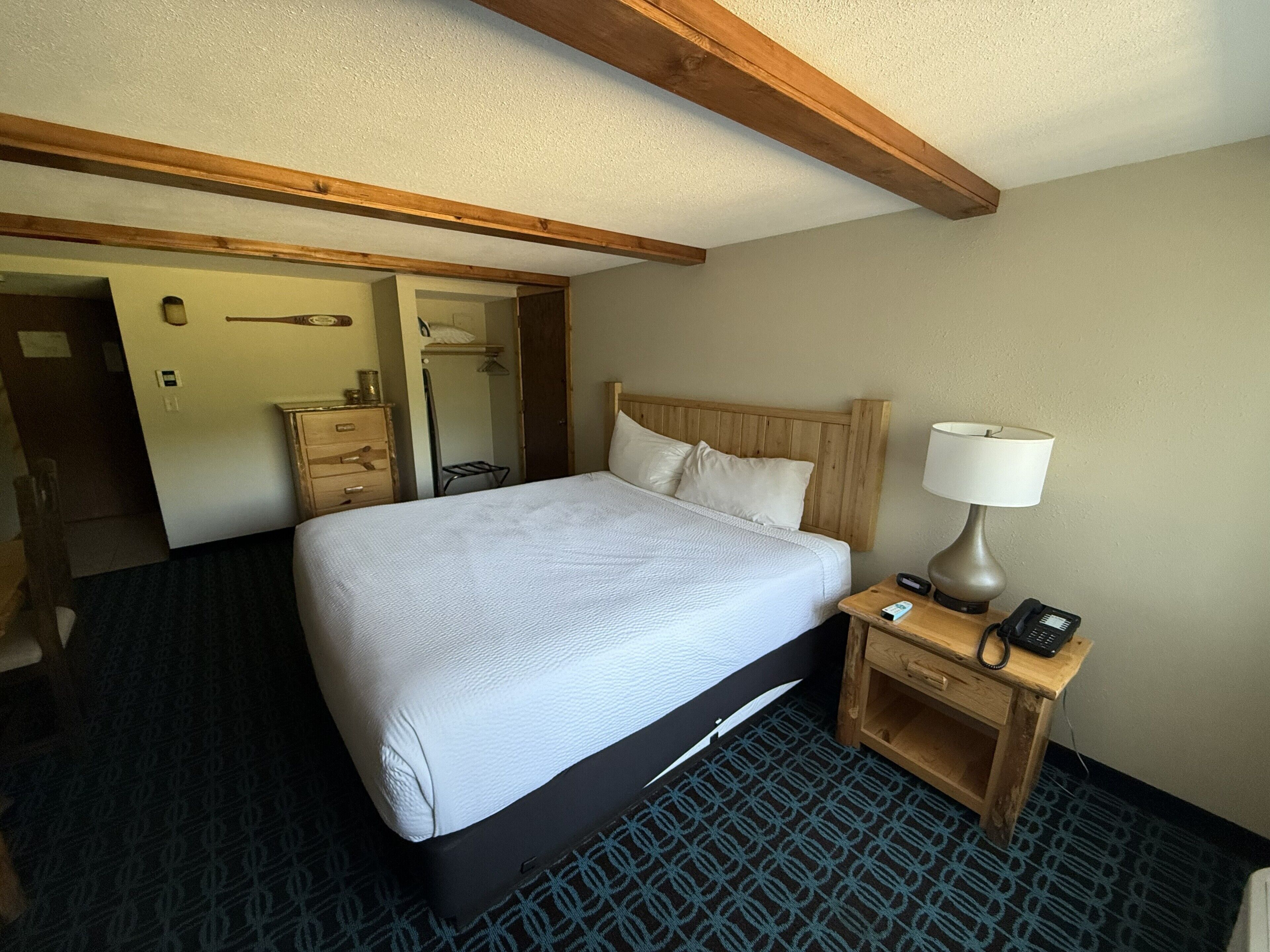 Chambre Signature, 1 très grand lit | Bureau, fer et planche à repasser, Wi-Fi gratuit, réveils