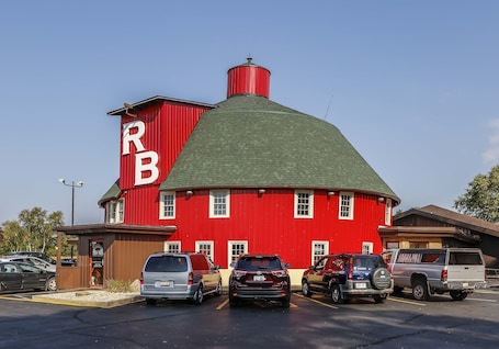Exterior. The Round Barn Lodge