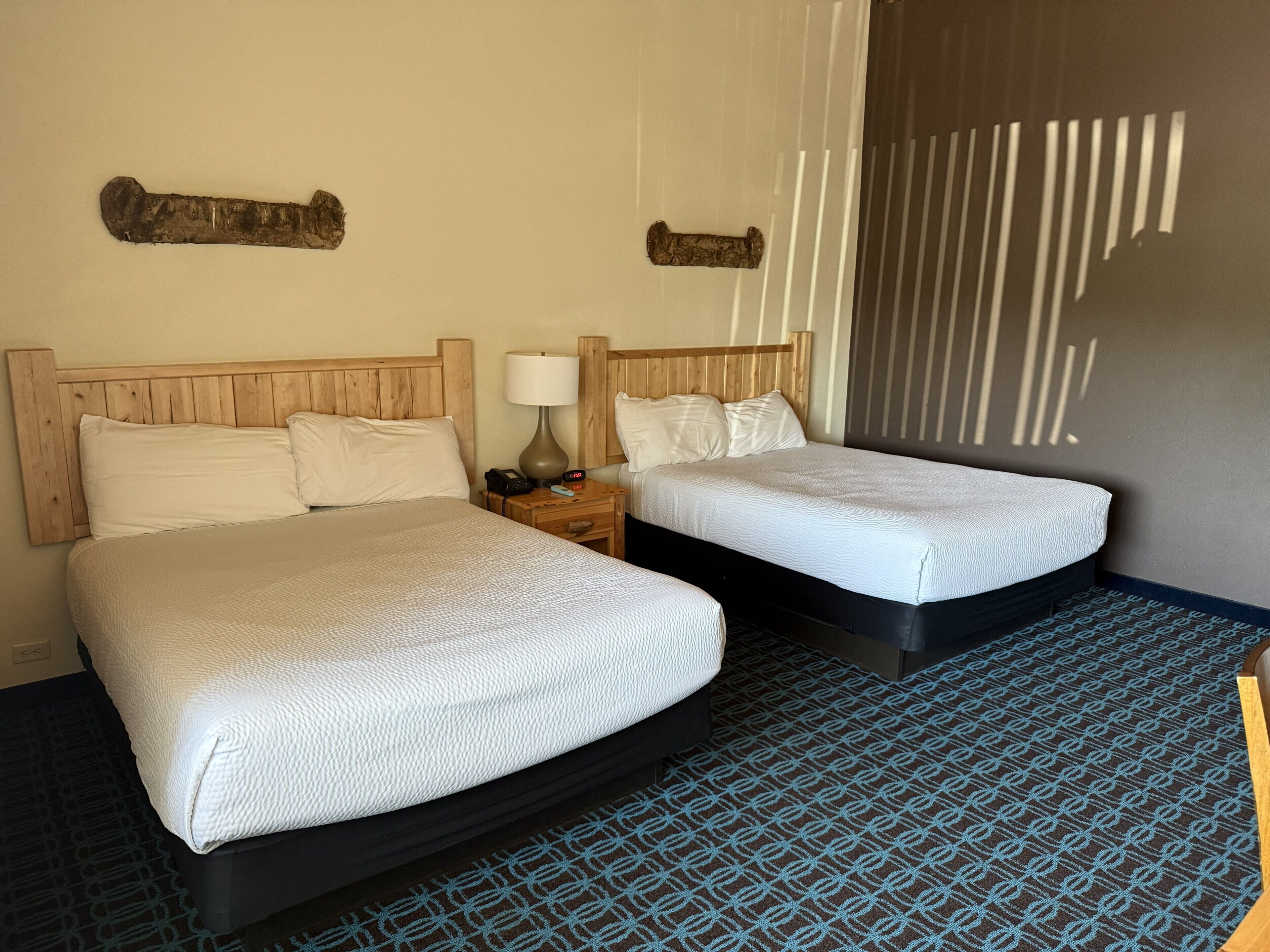 Chambre Signature, 2 grands lits | Bureau, fer et planche à repasser, Wi-Fi gratuit, réveils