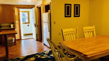 Family Suite, 2 Bedrooms, Kitchen | In-room dining