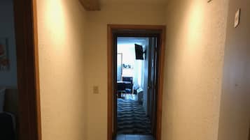 Standard Suite, Jetted Tub