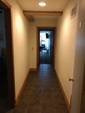 Standard Suite, Jetted Tub | Desk, iron/ironing board, free WiFi, alarm clocks - The Round Barn Lodge (Spring Green)
