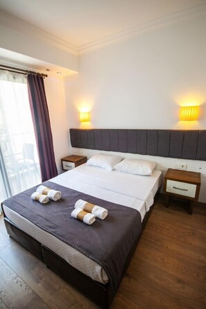 Caja de seguridad en la habitación, wifi gratis y ropa de cama 