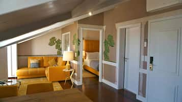 Superior Penthouse, 1 Bedroom, With Lift Access, Kitchenette | 1 間睡房、迷你吧、房內夾萬、遮光窗簾/窗簾