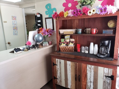 Servicio de café. Amber Inn Motel