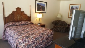 Escritorio, wifi gratis y ropa de cama 