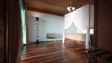 Egyptian cotton sheets, premium bedding, soundproofing, free WiFi