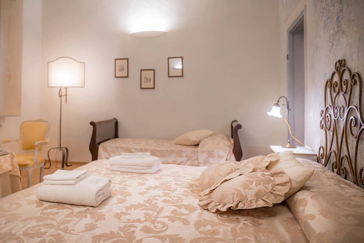 Superior driepersoonskamer | 1 slaapkamer, Italiaanse Frette-lakens, luxe beddengoed
