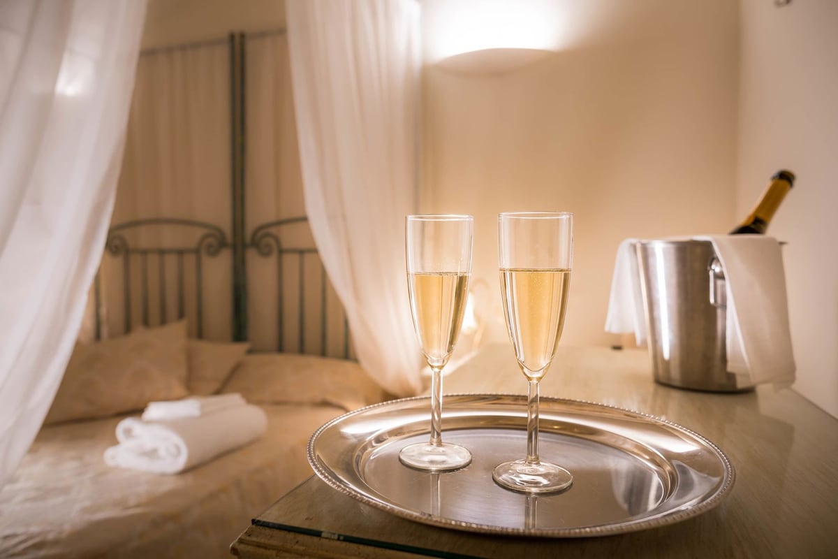 Frette Italian sheets, premium bedding, in-room safe, soundproofing