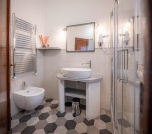 Apartment (Leonardo) | Bilik Mandi | Pancuran mandi, hulu semburan mandi hujan 