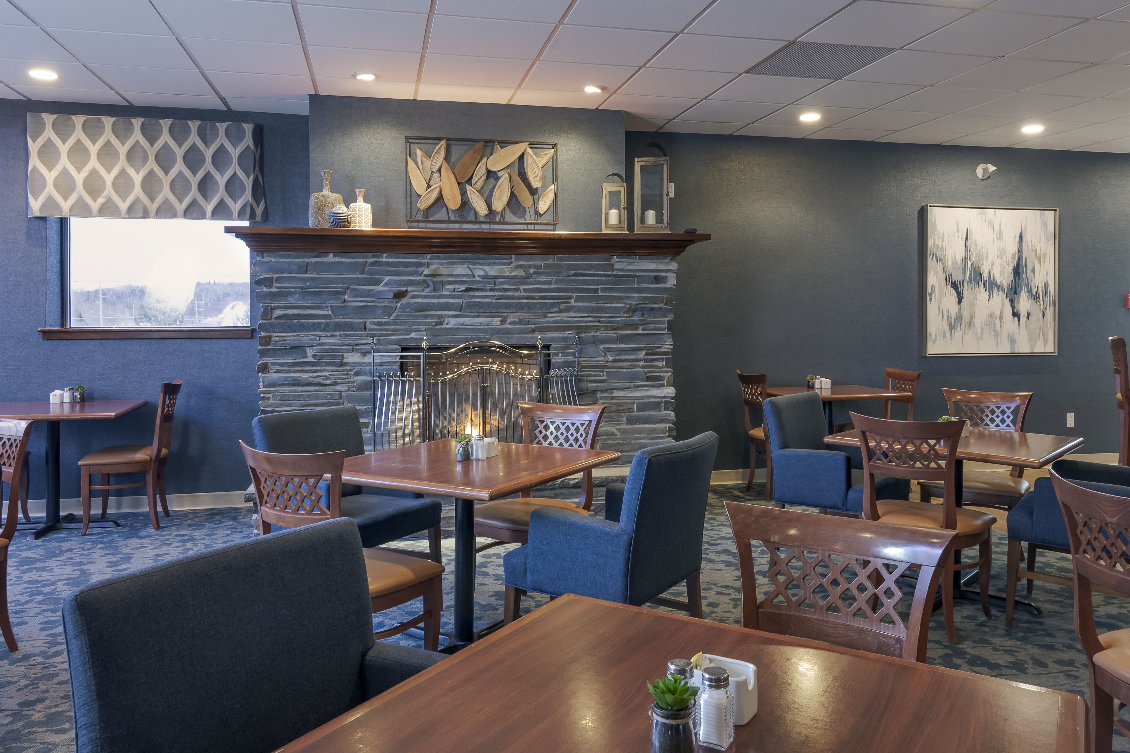 breakfast, lunch and dinner served