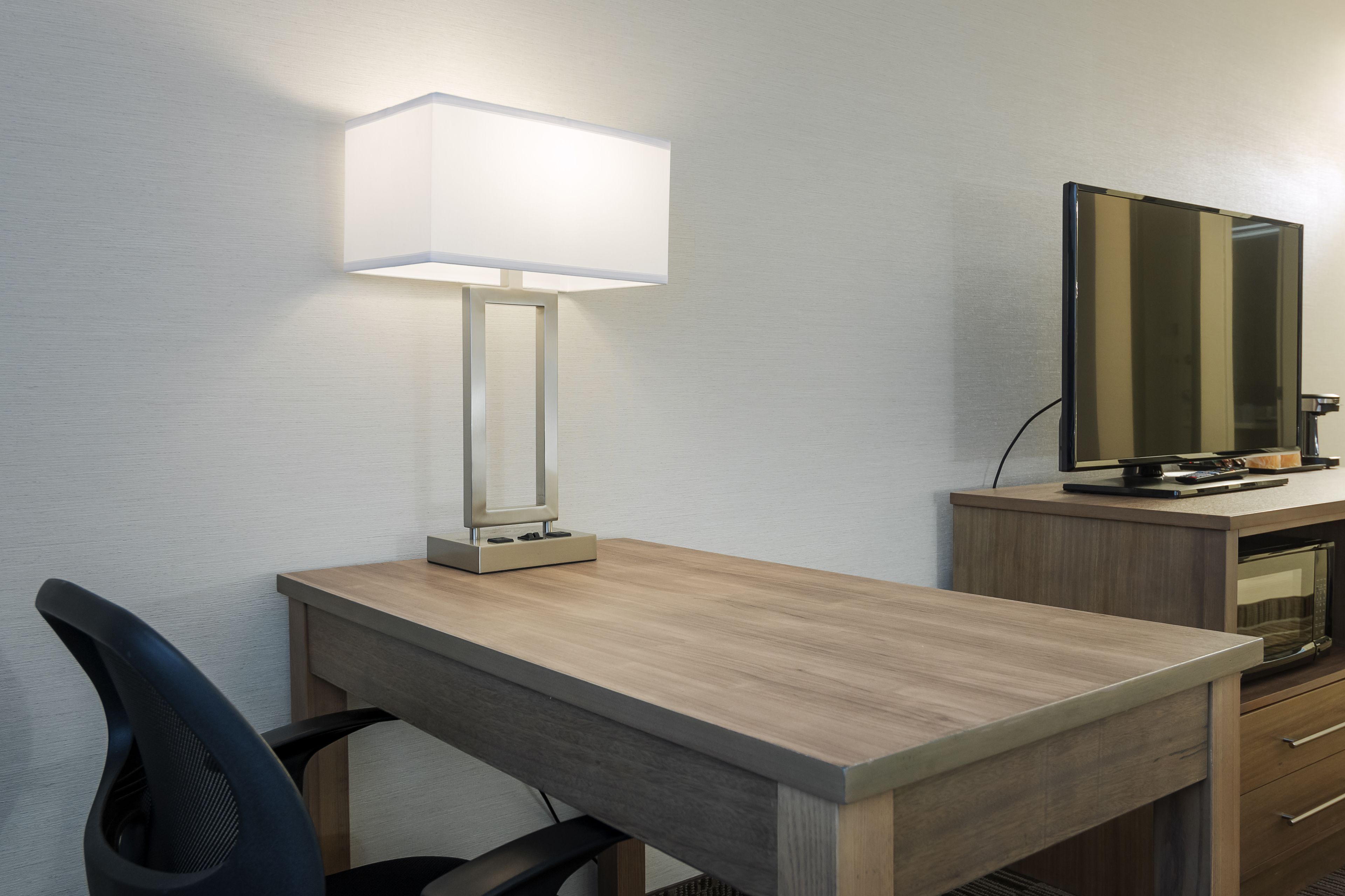 standard room, 1 king bed, non smoking | desk, blackout curtains, iron/ironing board, free cots/infant beds