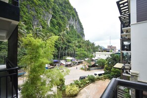 Caja fuerte, tabla de planchar con plancha, wifi gratis