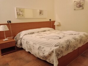 Habitació doble | Caixa forta a l'habitació, escriptori i wifi gratuïta 