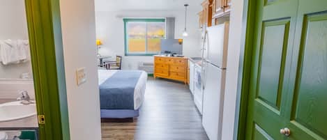 Suite estudio básica | Escritorio, espacio para trabajar con laptop y cortinas blackout