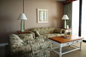Flat-screen TV, DVD player - Club Regency in Regency Towers (Myrtle Beach)