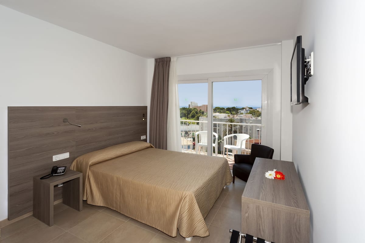 Minibar, in-room safe, desk, blackout curtains