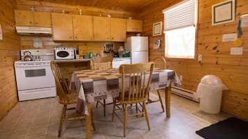 Deluxe Cottage, 2 Bedrooms (2 queen and 1 sofa bed) | In-room dining