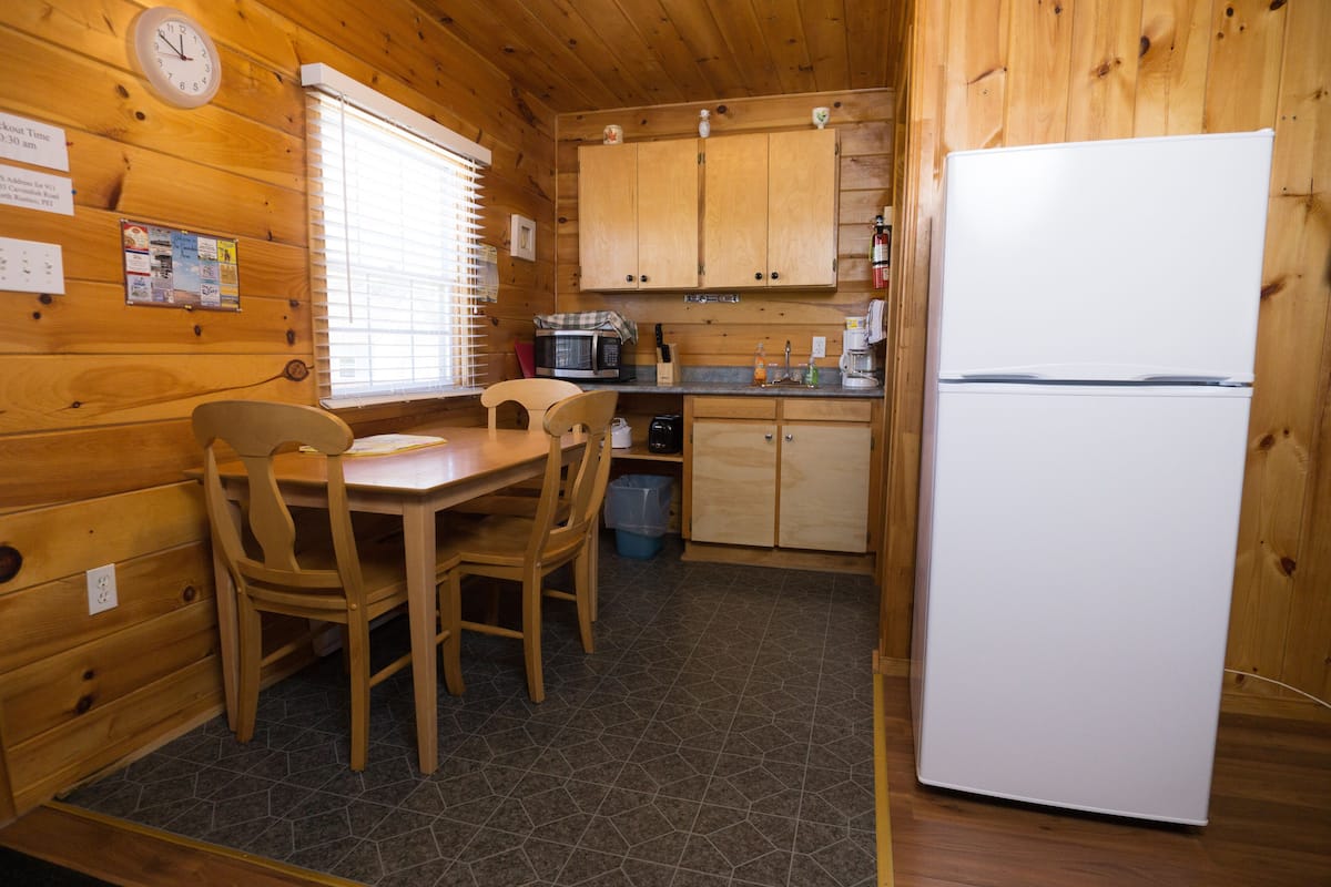 Cottage, Multiple Beds, Kitchenette (#20) | In-room dining