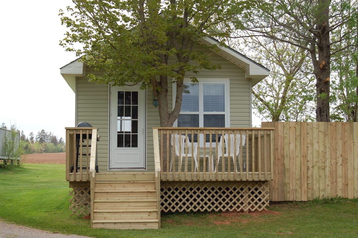 Cottage, 1 King Bed (Open Concept) | 1 bedroom, minibar, soundproofing, free WiFi