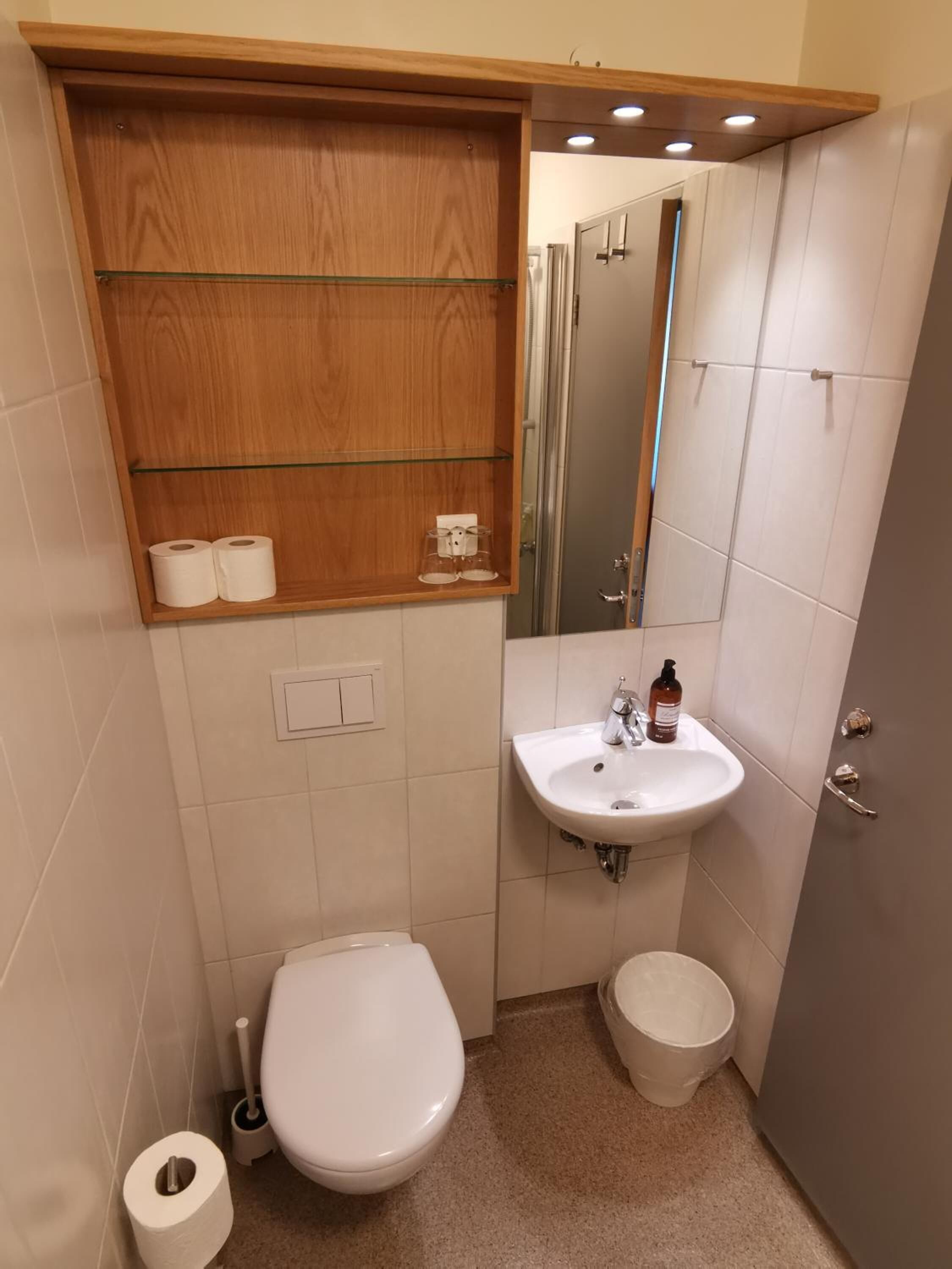 shower, free toiletries, towels