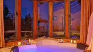 Suite Deluxe, vistas al lago | Bañera de hidromasaje