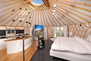 Superior Suite, Lake View | Premium bedding, free minibar, individually decorated, soundproofing - Gan Hamlachim (Merom HaGalil)