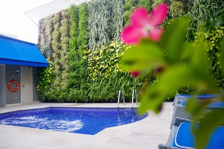 Outdoor pool. Varanasi Hotel Boutique