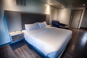 Premium bedding, down comforters, in-room safe, desk - Z Loft Extended Stay Hotel (St. Robert)