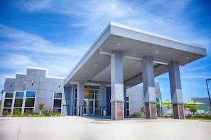 Property entrance - Z Loft Extended Stay Hotel (St. Robert)