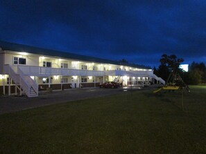 Façade de l’hébergement - soirée/nuit
