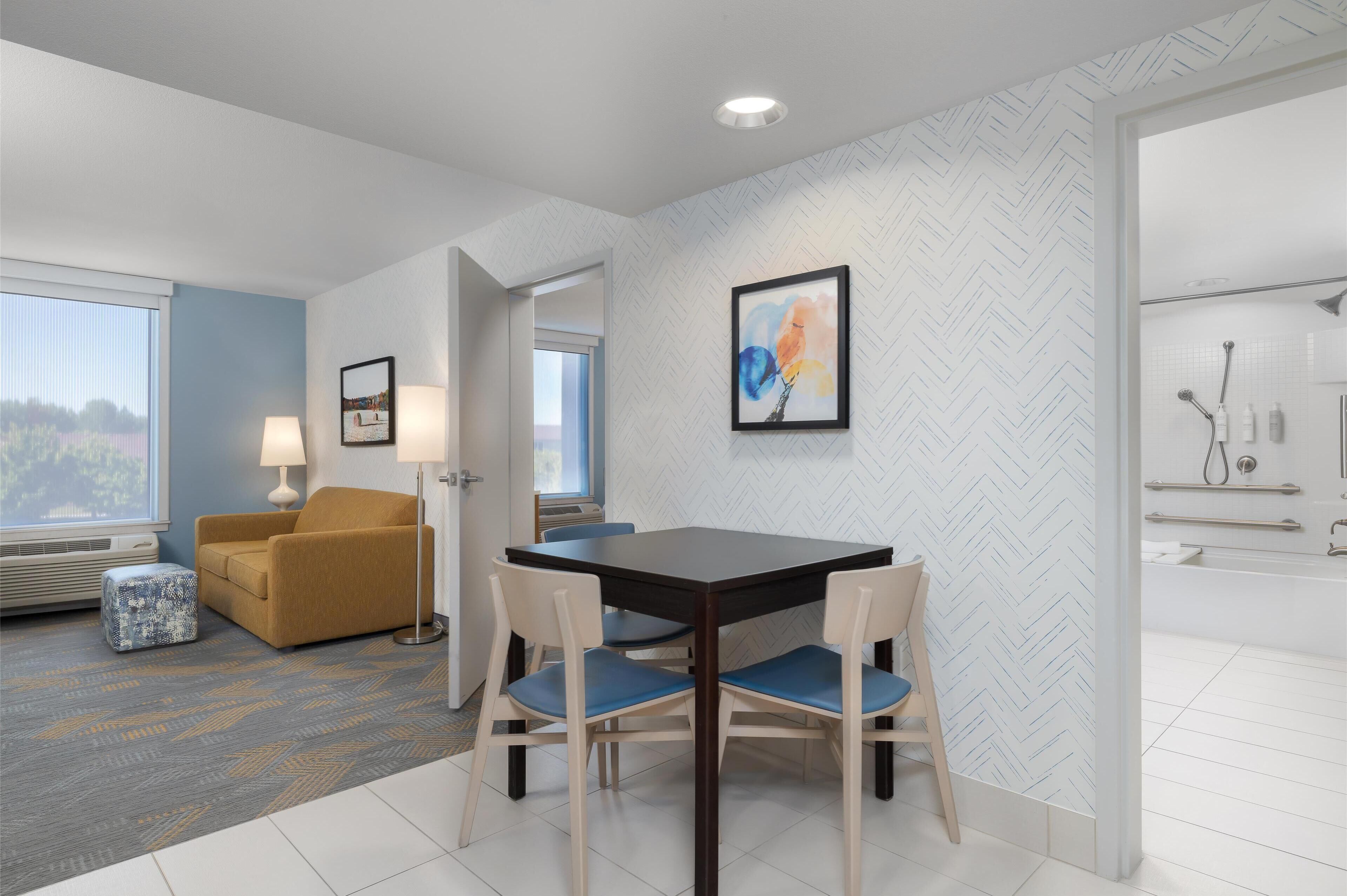 suite, 1 king bed, accessible, bathtub | living area | lcd tv