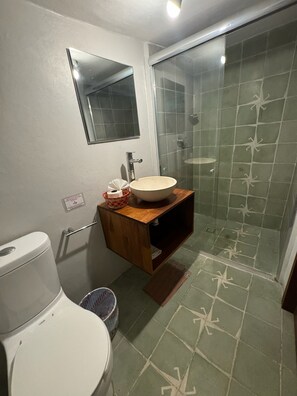 Standard Room | Bathroom - Posada Don Mario (Oaxaca)