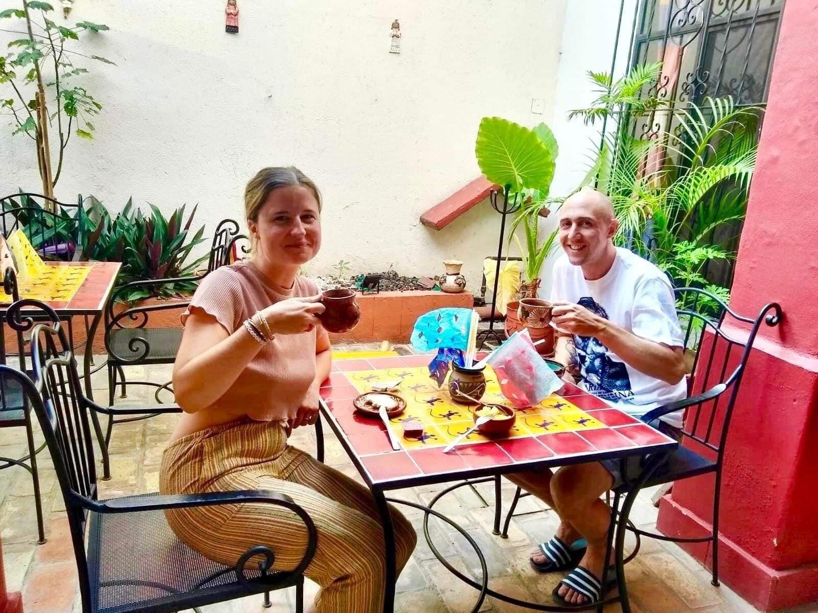 Desayuno completo (MXN 120.00 por persona) 