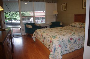 Standard Room, 2 Double Beds | Iron/ironing board, free WiFi, bed sheets