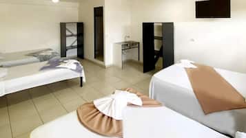 Kamar Quadruple Standar, 1 kamar tidur | Setrika/meja setrika, Wi-Fi gratis, dan seprai linen