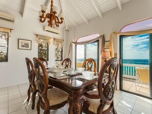 Villa Premium, 4 habitaciones, piscina privada, vistas al mar | Servicio a la habitación