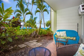 Premier Studio Suite, Oceanfront | Terrace/patio - Kona Islander Inn Condos (Kailua-Kona)