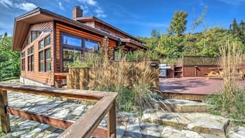 Chalet, 5 Bedrooms | 1 bedroom, in-room safe, iron/ironing board, free WiFi